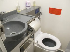 Trên tàu hoả có nhà vệ sinh không? Vị trí Toilet trên tàu hỏa ở đâu?